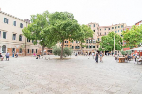Ca' Leoncino - Venice canal front apartment
